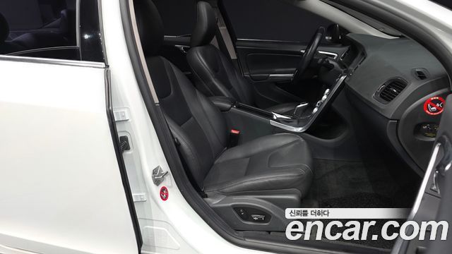 Volvo S60 2017 — photo 17