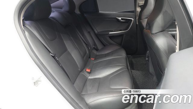 Volvo S60 2017 — photo 18