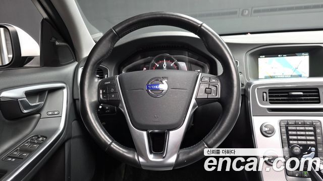 Volvo S60 2017 — photo 19