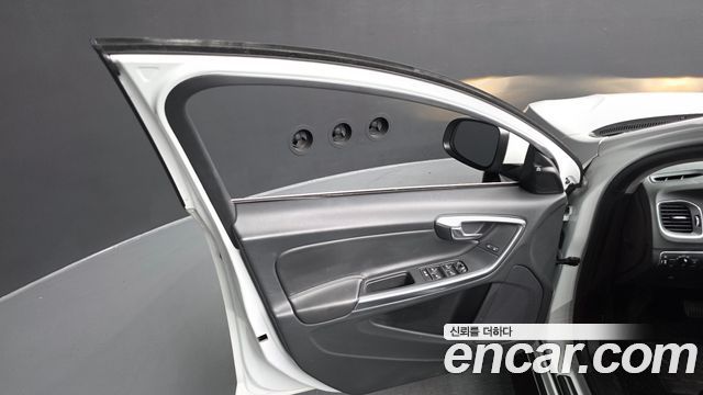 Volvo S60 2017 — photo 14