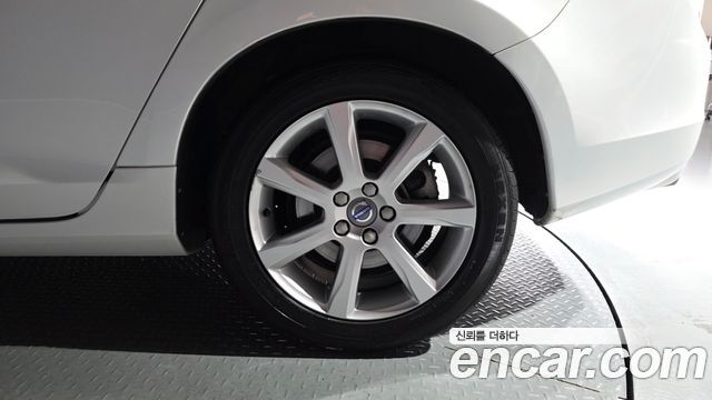 Volvo S60 2017 — photo 29