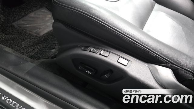Volvo S60 2017 — photo 32