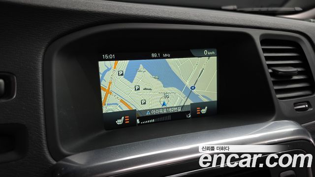 Volvo S60 2017 — photo 33