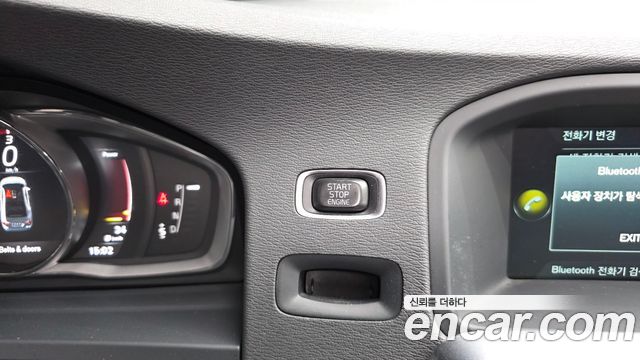 Volvo S60 2017 — photo 35