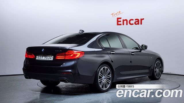 BMW 5-Series 2017 — photo 2