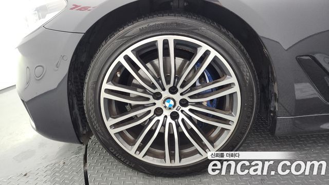 BMW 5-Series 2017 — photo 5