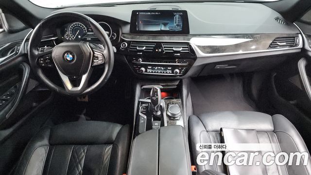 BMW 5-Series 2017 — photo 10