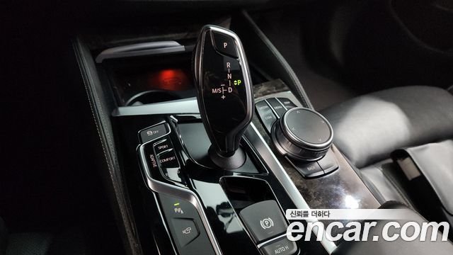 BMW 5-Series 2017 — photo 12