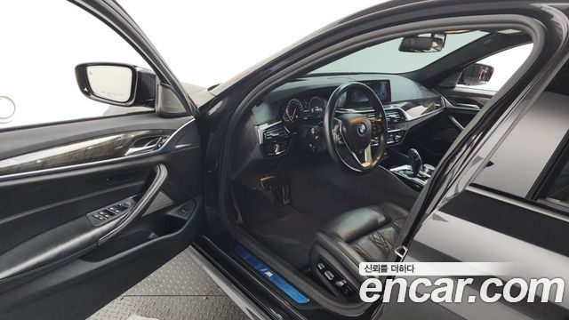 BMW 5-Series 2017 — photo 13