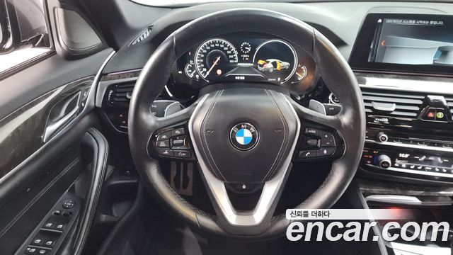 BMW 5-Series 2017 — photo 18