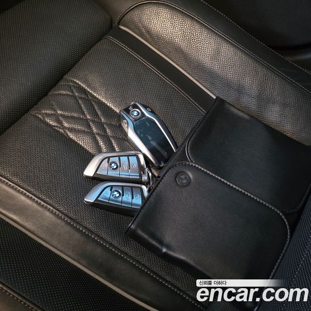 BMW 5-Series 2017 — photo 20