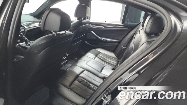 BMW 5-Series 2017 — photo 25