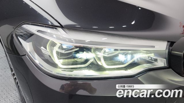 BMW 5-Series 2017 — photo 8