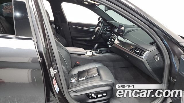 BMW 5-Series 2017 — photo 16