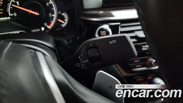 BMW 5-Series 2017 — photo 27