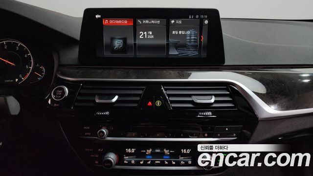 BMW 5-Series 2017 — photo 33