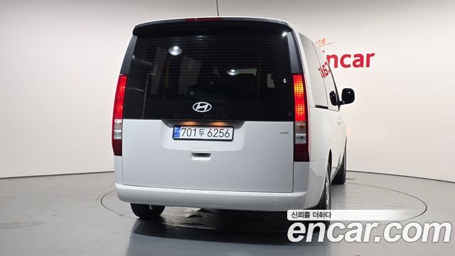 Hyundai Staria 2025 — photo 4