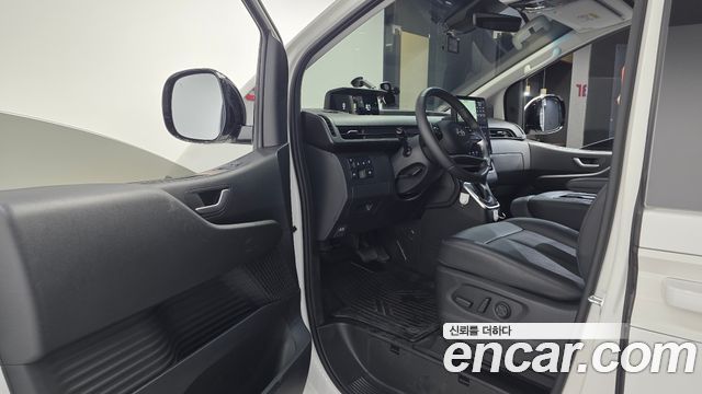Hyundai Staria 2025 — photo 10