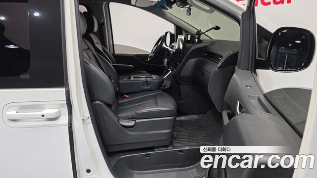 Hyundai Staria 2025 — photo 11