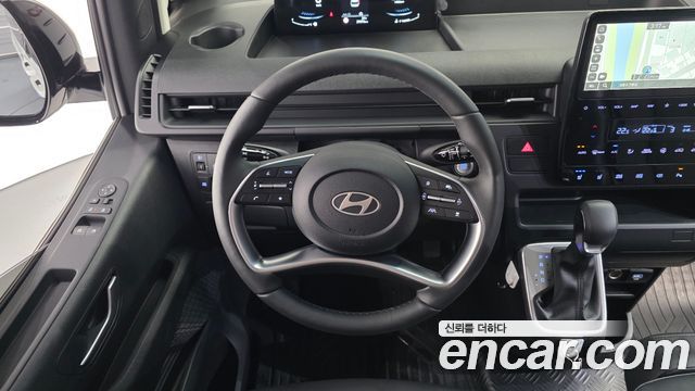 Hyundai Staria 2025 — photo 13