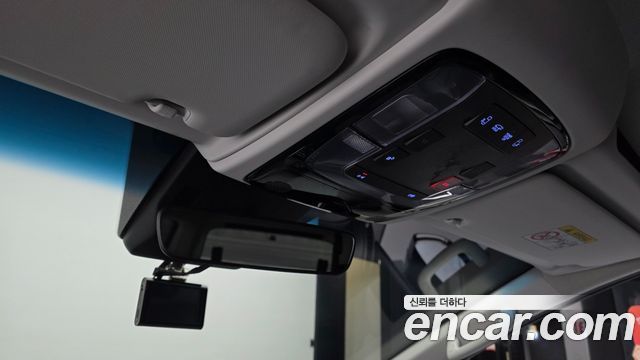 Hyundai Staria 2025 — photo 18