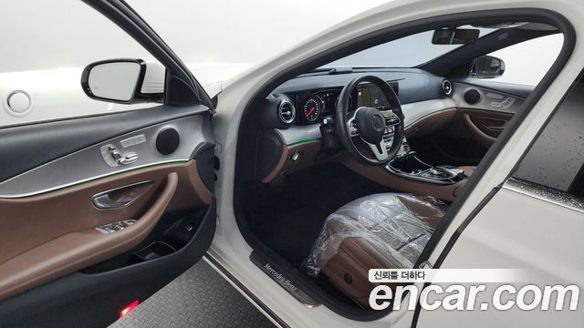 Mercedes-Benz E-Class 2019 — photo 10
