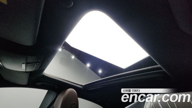 Mercedes-Benz E-Class 2019 — photo 17