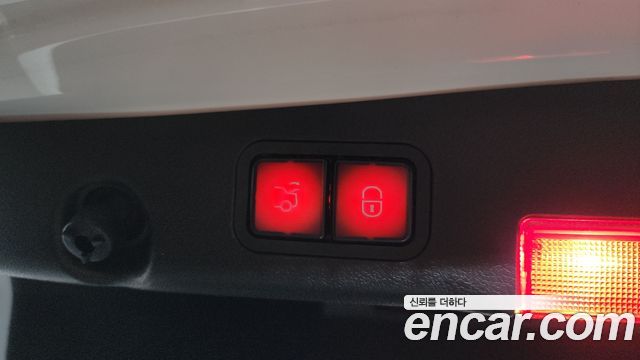 Mercedes-Benz E-Class 2019 — photo 18