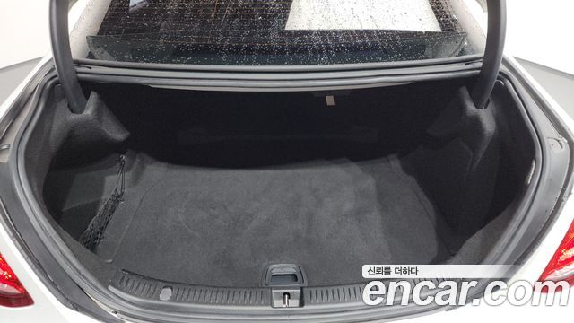 Mercedes-Benz E-Class 2019 — photo 19