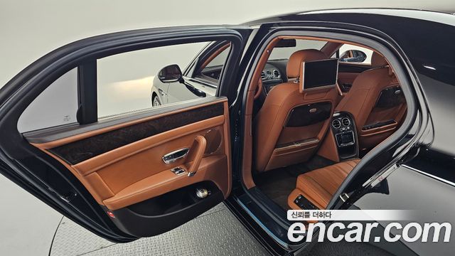 Bentley Flying Spur 2014 — photo 16