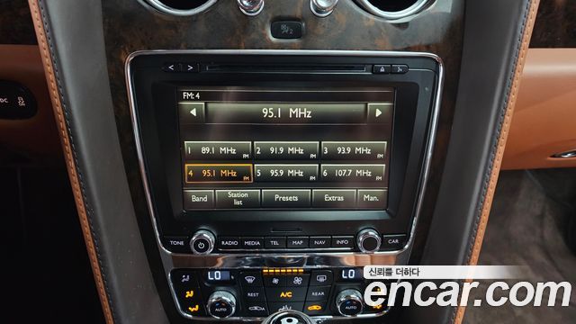 Bentley Flying Spur 2014 — photo 17