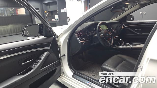 BMW 5-Series 2016 — photo 10