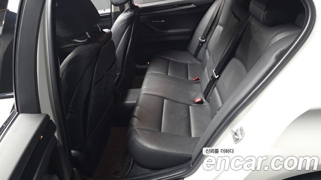 BMW 5-Series 2016 — photo 11