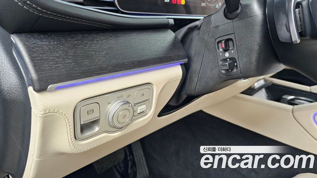 Mercedes-Benz GLE-Class 2025 — photo 26