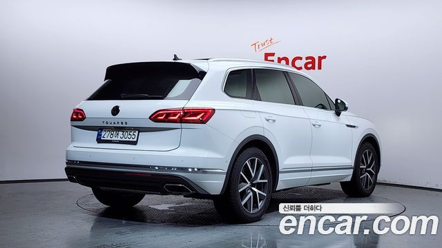 Volkswagen Touareg 2023 — photo 2
