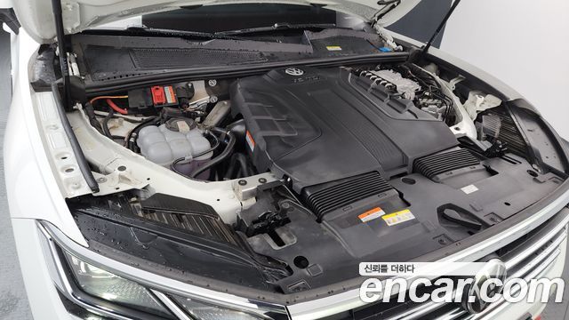 Volkswagen Touareg 2023 — photo 6