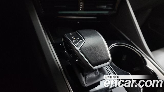 Volkswagen Touareg 2023 — photo 12