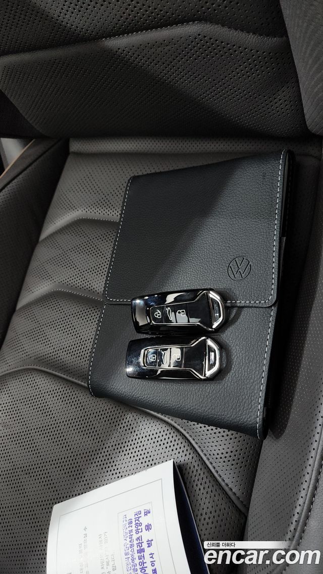 Volkswagen Touareg 2023 — photo 19