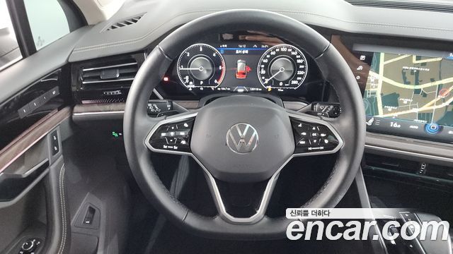 Volkswagen Touareg 2023 — photo 21