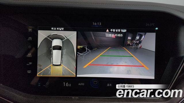 Volkswagen Touareg 2023 — photo 22