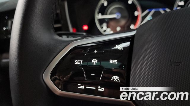 Volkswagen Touareg 2023 — photo 23