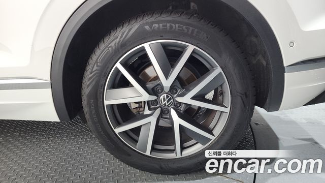 Volkswagen Touareg 2023 — photo 7