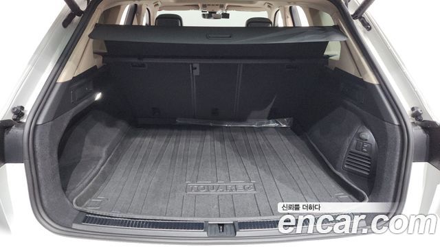 Volkswagen Touareg 2023 — photo 28