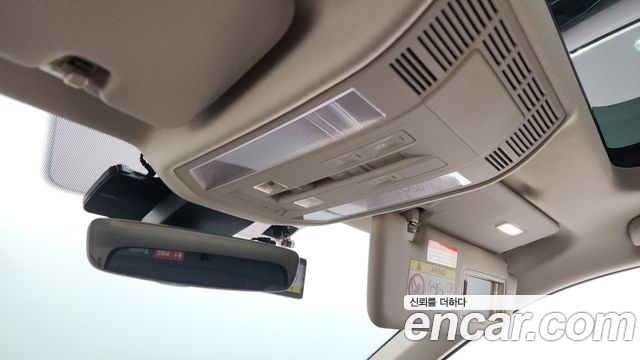 Volkswagen Touareg 2023 — photo 29