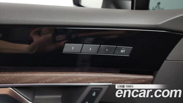 Volkswagen Touareg 2023 — photo 31