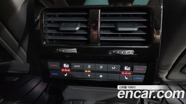 Volkswagen Touareg 2023 — photo 33