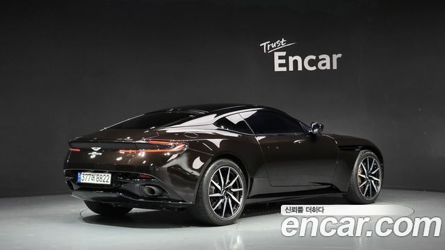 Aston Martin DB11 2020 — photo 2
