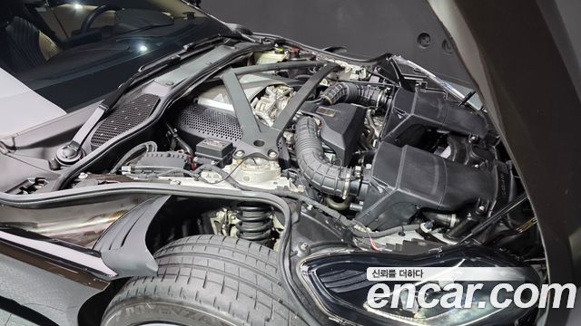 Aston Martin DB11 2020 — photo 6