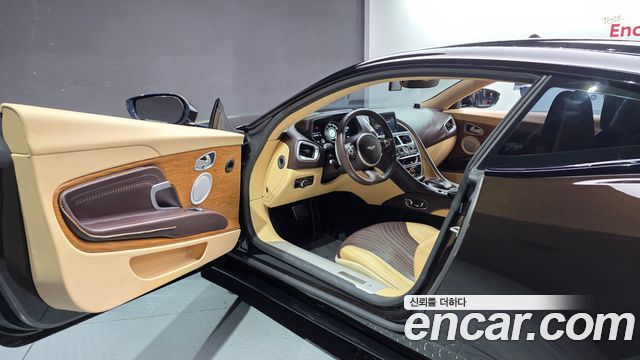 Aston Martin DB11 2020 — photo 10