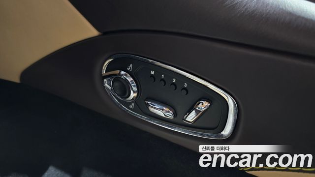 Aston Martin DB11 2020 — photo 16